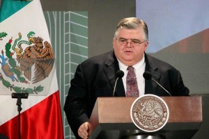 El gobernador del Banco de M�xico y el presidente de la Comisi�n Nacional Bancaria de Valores compar