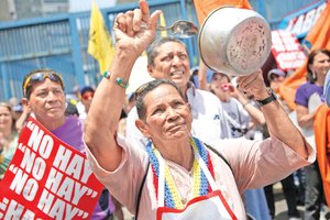 Venezolanos, hartos de escasez