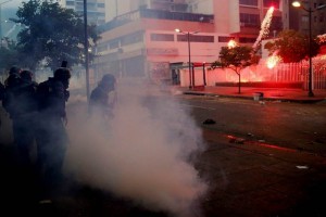 Este sbado varios manifestantes en calles aledaas a la plaza Altamira fueron dispersados por fuerz