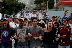 Las manifestaciones encabezadas por estudiantes en varias ciudades de Venezuela han dejado al menos 