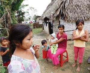 <b>Historia.</b> Sin un m�dico, tuvo a su hija en las escaleras