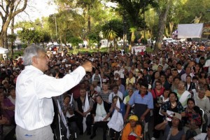 El ex candidato presidencial Andrs Manuel Lpez Obrador inici en Azcapotzalco una gira por el Dist