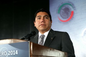 Jorge Luis Preciado, coordinador del PAN en la Cmara Alta, acus al gobierno federal de pretender 