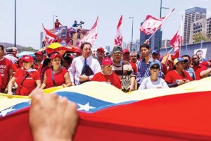Chavistas conmemoran en Caracas el 20 aniversario de la salida del fallecido Hugo Chvez de la crce