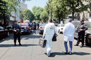 Hombre balea a dos y se suicida en la Doctores