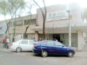 <b>Cr�nica.</b> Jugaba con amigos y cay� a v�as del Metro