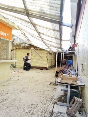 Locatarios de mercados sufren a causa de lluvias