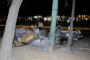 Fallece joven por choque contra poste en Iztacalco