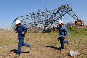 La CFE inform� que logr� restablecer en 97% el suministro de luz en las zonas afectadas por la ca�da
