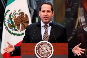 �vila recibi� al almirante Sober�n en una reuni�n de seguridad, en la que el gobernador reiter� la d