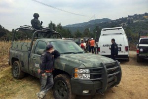 Personal de Protecci�n Civil y polic�as trabajan en el lugar de los hechos