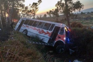 La unidad se volc� y se fue hacia una cuneta que se encuentra sobre la carretera Tl�huac-Chalco