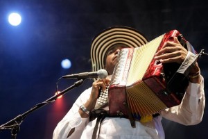 El vallenato es un gnero musical autctono de la Costa Caribe colombiana y ha tenido como grandes e