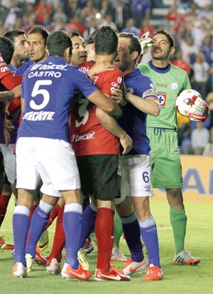 <b>Concacaf Liga Campeones.</b> La M�quina protestar� la roja a su guardameta