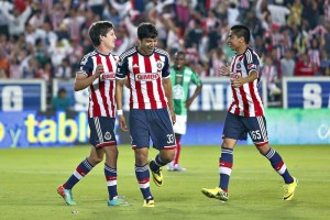 La Volpe festej� el 3-1 de Chivas ante Pachuca.