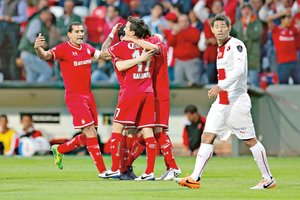<b>Concacaf Liga Campeones.</b> Gana f�cil y Toluca es finalista