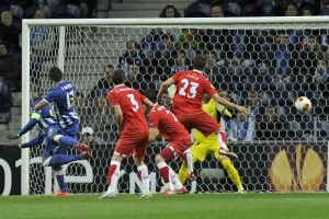 Mangala entr� solo al �rea y logr� la anotaci�n del triunfo