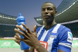 Borussia Dortmund ya tiene reemplazo de Lewandowski El delantero colombiano Adrin Ramos es nuevo jugador del Borussia Dortmund.