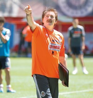 La Volpe llega con humildad