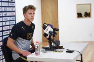 Aunque Pumas resinti� la baja de su capit�n; el paraguayo Dar�o Ver�n, el joven universitario aclar�