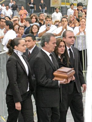 Dividido con sus familiares