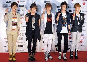 SHINee disfruta su estancia en el DF