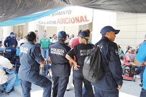Mantienen protestas policas de Guerrero