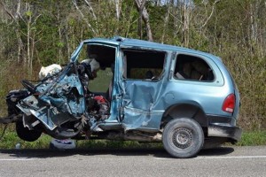 Al menos cuatro accidentes en distintas carreteras en el pa�s dejaron este s�bado 14 personas muerta