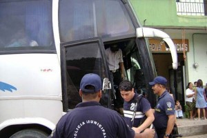 De acuerdo con las investigaciones, los presuntos delincuentes realizaron diversos asaltos a autobus
