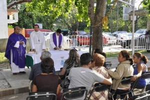 En el Invitab se ofici� una misa en la que estuvieron presentes familiares de las v�ctimas