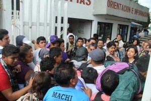 Al iniciar la octava semana de paro de actividades y manifestaciones, los normalistas corren el ries