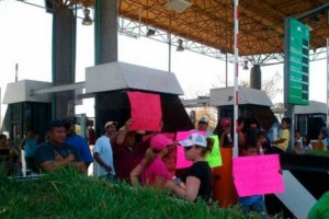 Los asistentes solicitan el dilogo con Fausto Vallejo Figueroa, Gobernador de Michoacn