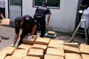 Los elementos militares decomisaron en el inmueble 80 kilogramos de mariguana, 29 bolsas con piedra 