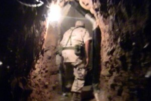 El t�nel iniciaba en la cochera de ese domicilio, mismo que se encuentra a unos 25 metros de la l�ne