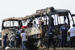 El autob�s choc� contra un tr�iler mal estacionado en la carretera Isla-Cosoleacaque, en Veracruz, s