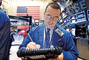 Mercados esperan minutas de la Fed