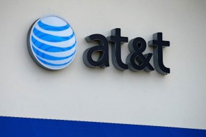 AT&T anuncia asociacin para lanzar TV por Internet AT&T mantiene desde 2006 la distribucin de un servicio de televisin por cable tradicional, denomin