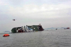 Un barco de pasajeros comenz a hundirse el martes frente a la costa suroeste de Corea del Sur