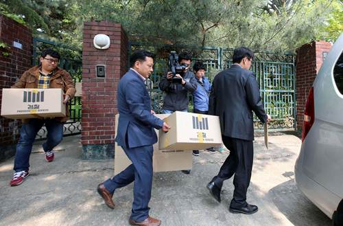 La fiscala del distrito de Incheon allan las oficinas de Cheonghaejin Marine Co., operadora del Se