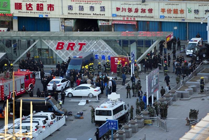 Resultado de imagen para bombas en una estación de trenes de Urumqi