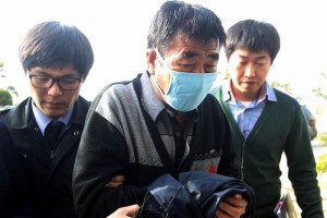 El capitn Lee Joon-seok, de 69 aos, y otros miembros de la tripulacin del ferry han sido arrestad