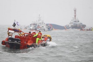 La Guardia Costera surcoreana espera la llegada hoy de gras marinas al lugar para tratar de remonta