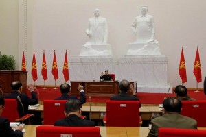 Segn el artculo 100 de la Constitucin de Corea del Norte, el liderazgo en la Comisin Nacional de