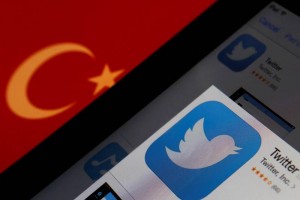 El Gobierno procedi a bloquear Twitter invocando varias sentencias judiciales que pedan cerrar cue