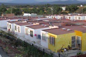 Senadores preparan cambios a las leyes en vivienda para sujetar a constructores y particulares a los