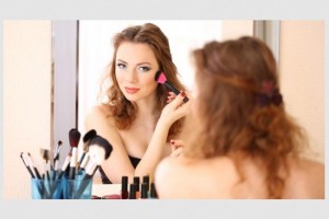 ROSTRO. Las cejas depilada le dan forman a tu cara y a tus ojos. Las cejas llenas y rectas, te darn un aspe