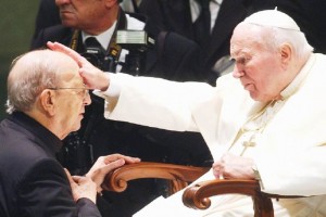 Uno de los aspectos ms polmicos del pontificado de Juan Pablo II fue la proteccin que brind al p