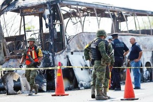 Un autob�s tur�stico que sali� de Villahermosa con destino final en la ciudad de M�xico se estrell� 