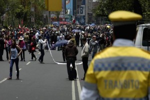 Agentes de la polica capitalina impidieron el paso de los manifestantes hasta el Zcalo