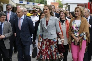 La infanta Elena acompa�ada del ministro de Educaci�n, Cultura y Deporte, Jos� Ignacio Wert (a su dc